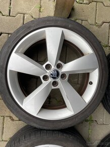 Alu kola 17 Škoda Rapid 5x100 s letní pneu - 2