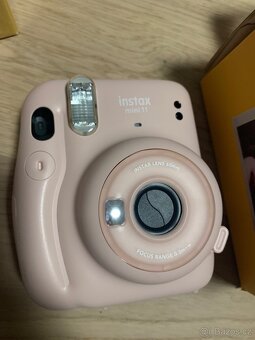 Fujifilm Instax Mini 11 pink + accessory kit + 15 snímků - 2