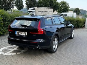 Volvo V60,2.0 B5 AWD Cross Country DPH - 2