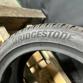 Zimní pneu 235/45 R18 98V Bridgestone 45448mm - 2