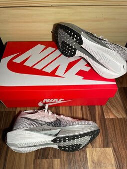 Dámské běžecké boty Nike ZoomX Vaporfly Next % 3 / vel. 36.5 - 2