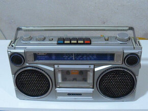 SANYO M9903 STEREO BoomBox - 2