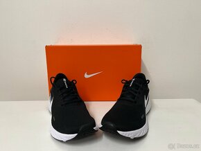 Nike Revolution 5 Black White vel.41/26cm - 2