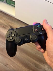 Prodám Ps4 Slim 500GB + 2 ovladače - 2