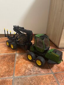 Bruder - John Deere vyvážečka - 2