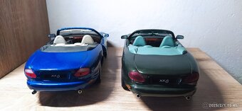 Modely Jaguar XK8  1:18 - 2