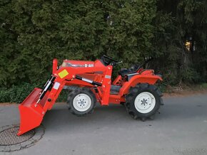 Japonský malotraktor Kubota B-40 s nakladačem - 2