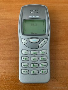 Nokia 3210 + novy orig. kryt - 2