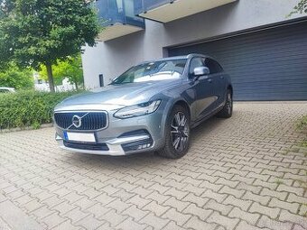 Volvo V90 Cross Country 2.0D, r. v. 2017, automat - 2