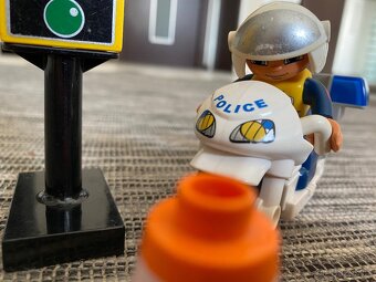 LEGO DUPLO POLICEJNÍ HLÍDKA - 2