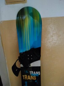 Prodám úplně nový snowboard TRANS 166cm dlouhý. - 2