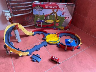 Vláčkodráha Chuggington+mašinka na baterii - 2