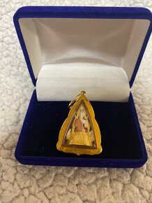 Zlatý amulet Buddha Phra Chinnarat, zlatý rám. - 2