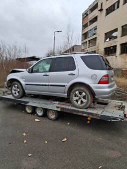 náhradní díly z bouraného mercedes ml w163 270cdi automat - 2