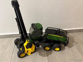 Auto Harvestor John Deere s kládou - Bruder - 2