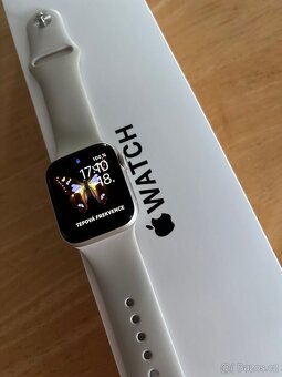 Apple watch SE 2. Generace 40mm - 2