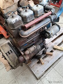 Motor zetor 3001.  5201  tříválec nastrojený - 2