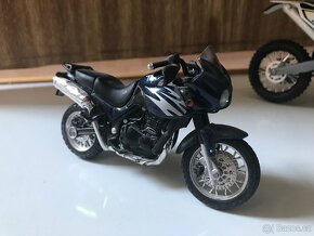 Triumph Tiger, Honda CBR, Husqvarna - 2