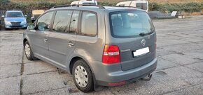 VW Touran 1,6 FSI 2006 7 míst navigace 1.majitel - 2