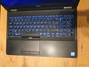 Dell 5570 i5 / 8 GB / 256 SSD / W11 / nová baterie - 2