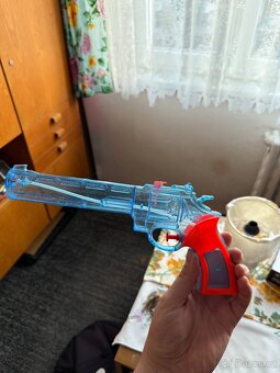 Vodní pistol úplně nová - 2