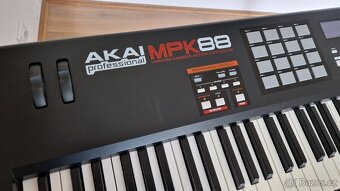 AKAI MPK 88 MIDI kontroler- klávesy s KLADÍVKOVOU mechanikou - 2