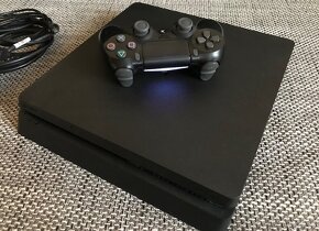 Ps4 slim +Hry pro velký i malý - 2