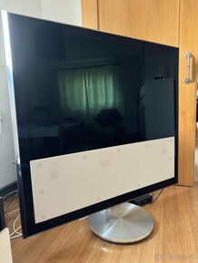 Bang & Olufsen BeoVision 10 - 46" White Fret Motorised Floor - 2