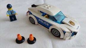 LEGO City 60239 Policejní auto - 2