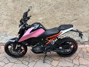 KTM Duke 125 2021, najeto 6150km, havarovaná - 2