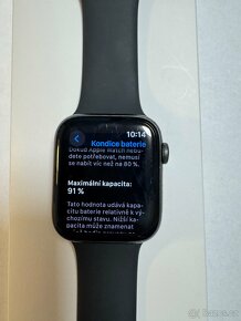 Apple Watch SE Celluar 44mm kondice baterie 91% s kabelem  C - 2