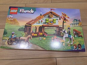 LEGO Friends 41745 Autumn a její koňská stáj - 2