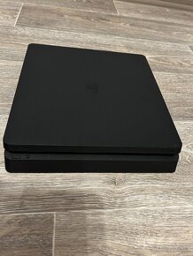 PS4 SLIM 1TB ve skvělém stavu - 2