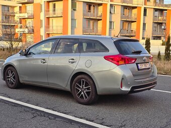 Toyota Auris 1.6 benzin Automat - 2