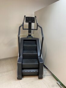 Technogym 1000 LED step - 2