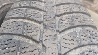 Sada nebo pár, 4x 185/65 R15 88T Kumho Izen KW23, zimní pneu - 2