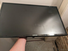 24" Full HD monitor Samsung S24F350 s držákem na zeď - 2
