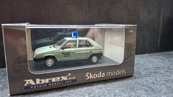 Abrex Škoda Favorit autoškola Novák 1:43 - 2