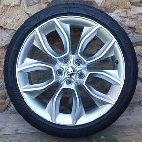 19"Alu kola Škoda Karoq 8J et45 r19 letní pneu - 2