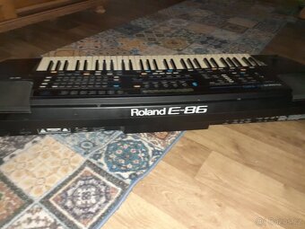 Roland -E 86 - 2