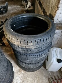 Letni pneu 225/40R18 - 2