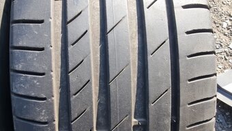 Letní pneu 245/40/19 Kumho - 2