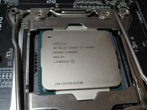 arita: CPU Intel Core i7-5820K, Asus X99-A - 2