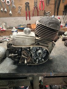 Jawa 125 355 motor a štítek - 2