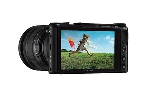 Samsung NX2000 + 20-50 mm/blesk - 2