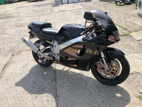 Suzuki gsx r750 - 2