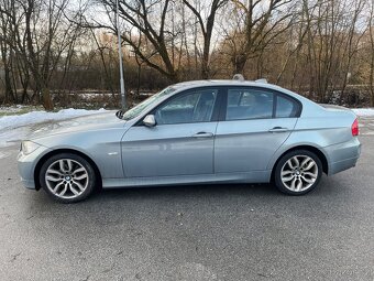 BMW E90 320i - 2