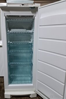 Mrazák 6 šup. Electrolux NoFrost, V/ 160cm, 194L. - 2