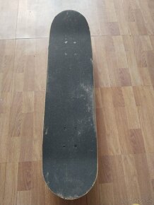 Skateboard s gumovými kolečky - 2