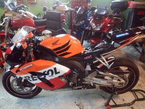 Honda CBR 1OOO RR - 2